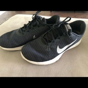 Women’s Nike shoes 8.5 sneaker tennis shoes training FLEX TR 7